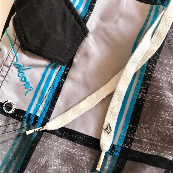 Volcom Mod-Tech board shorts - Picture 8 of 8